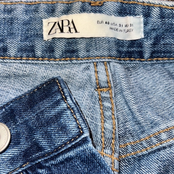 Zara pain splatter destroyed jeans with button fly. - Picture 5 of 6